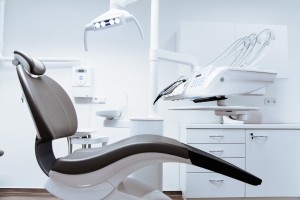 La mise en charge immédiate : le cas des dents antérieures